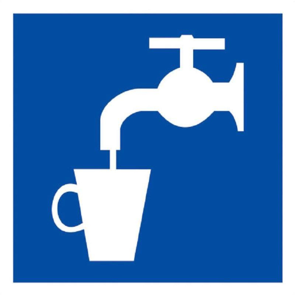 Знак безопасности  Питьевая вода D02 (200х200 мм, пленка ПВХ)